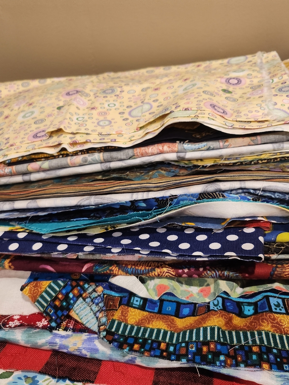 ONE Fabric Fat Quarter 18x21 (choose from pile) - Picture 14 of 14